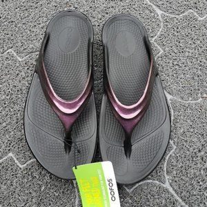 !!Price is FIRM!! Oofos Oolala Sandals Cabernet